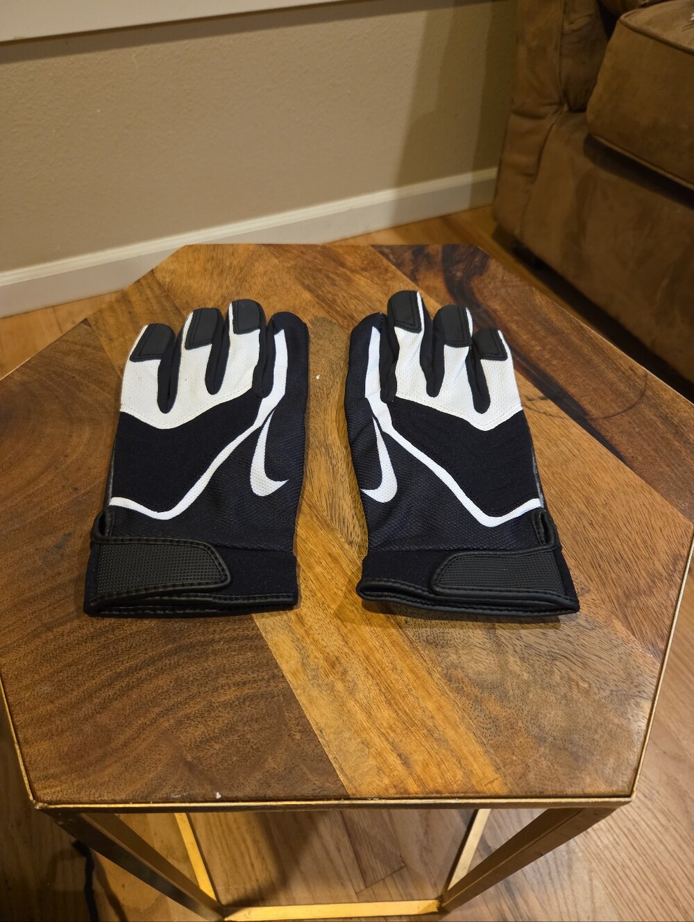 Nike Men’s Black and White FOOTBALL Gloves. MENS multiple Sizes "Bundle" "LOT"